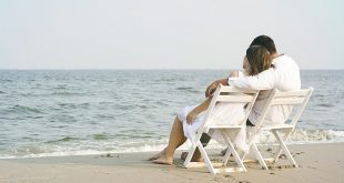 couple relaxing at sea side