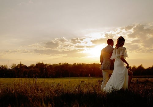 couple watch the sun set