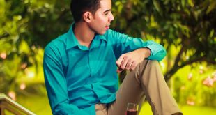 groom waiting for bride