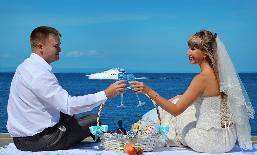 post marriage picnic by the sea