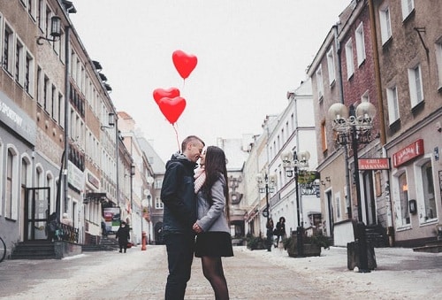 romantic balloons for her