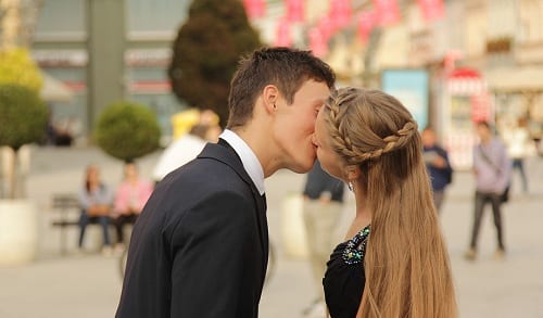 romantic kiss